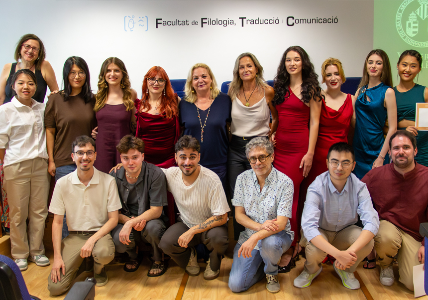 Alumnes i profesors en el Saló de Graus